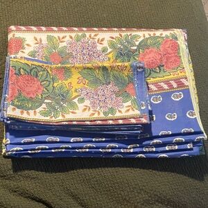 Floral and Geometric Patterned Tablecloth Set